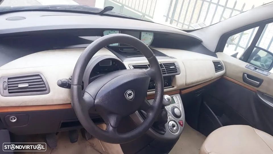 Lancia Phedra 2.2 JTD - 11