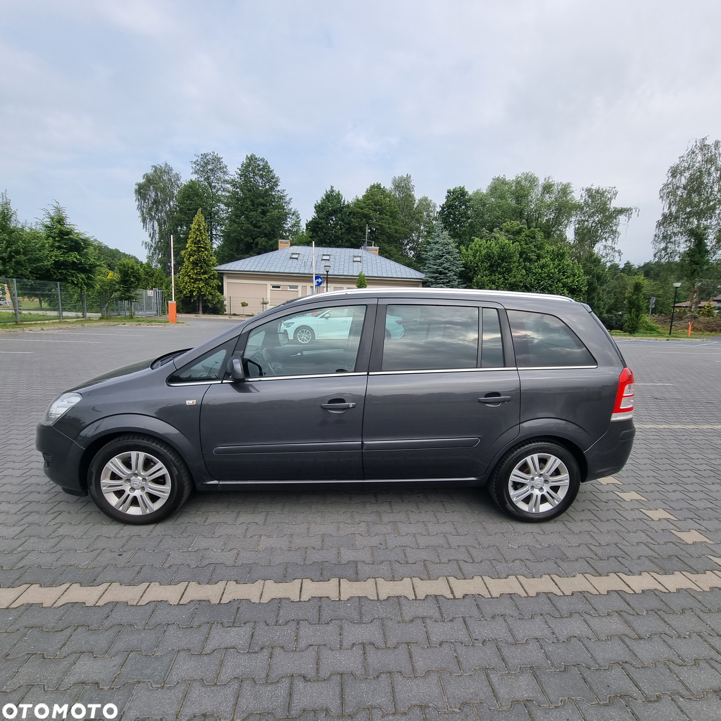 Opel Zafira 1.8 Cosmo EU5 - 8