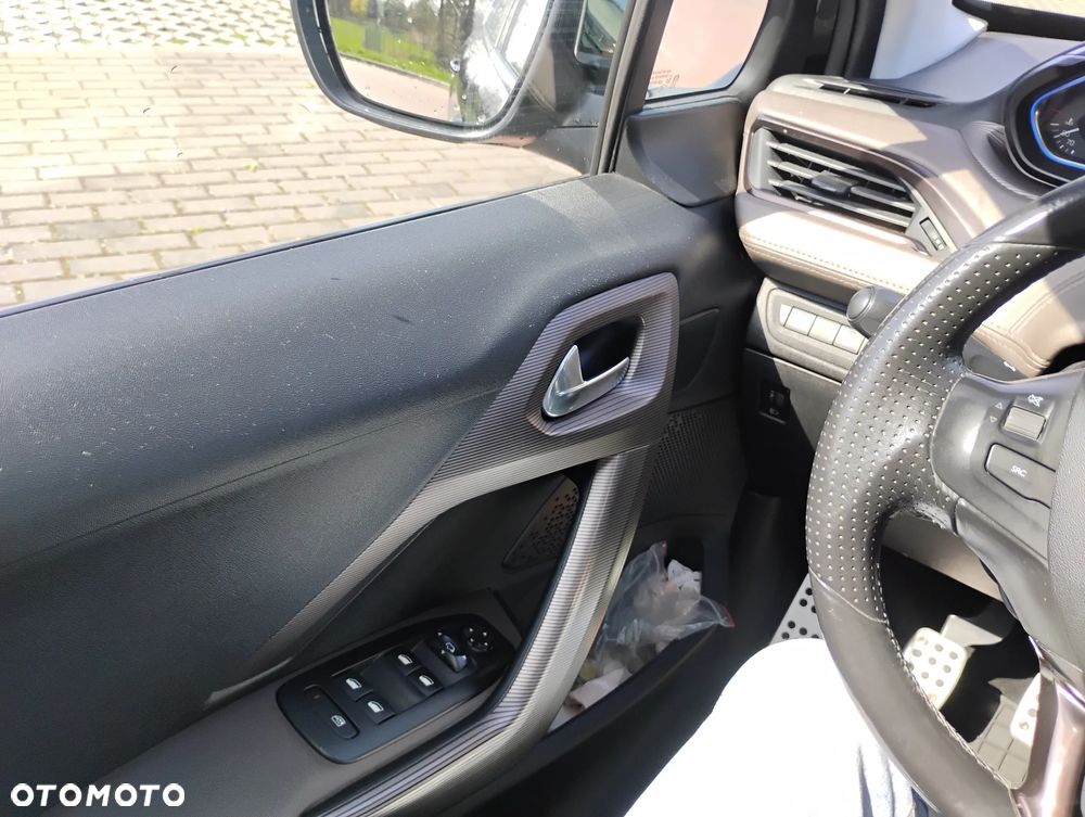 Peugeot 2008 e-HDi FAP 115 STOP & START Allure - 13