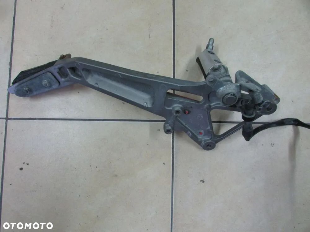 Honda Hornet 600 PC 34 podnóżek set panel prawy - 2