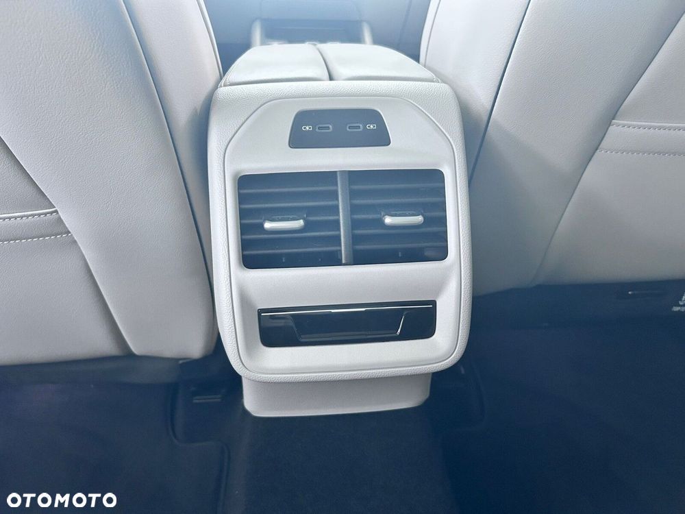 Volkswagen Passat - 13