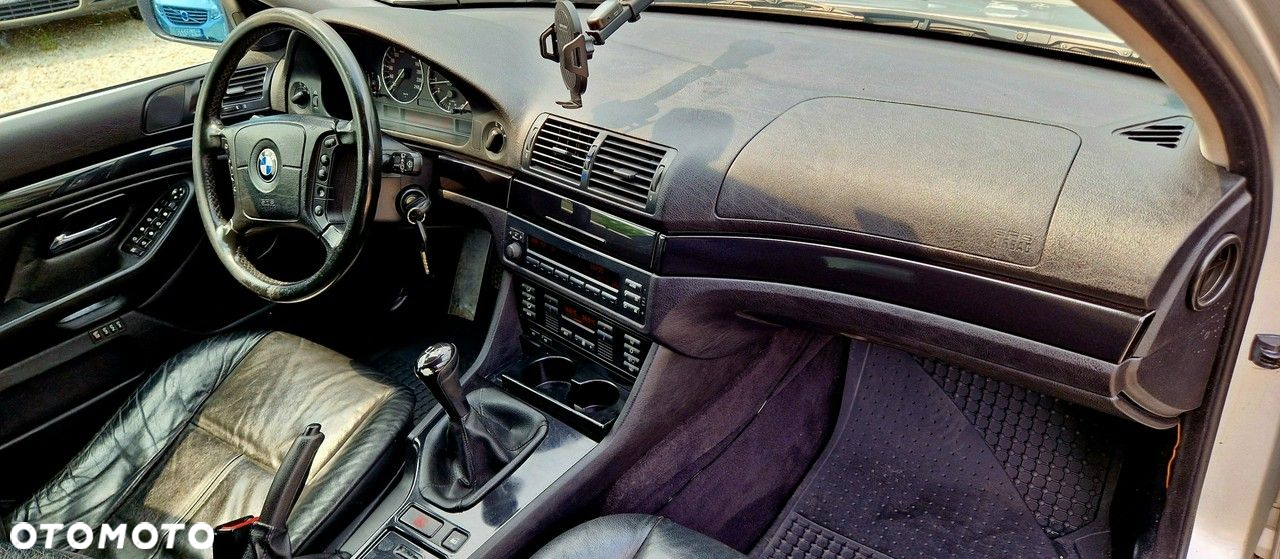 BMW Seria 5 520i - 28