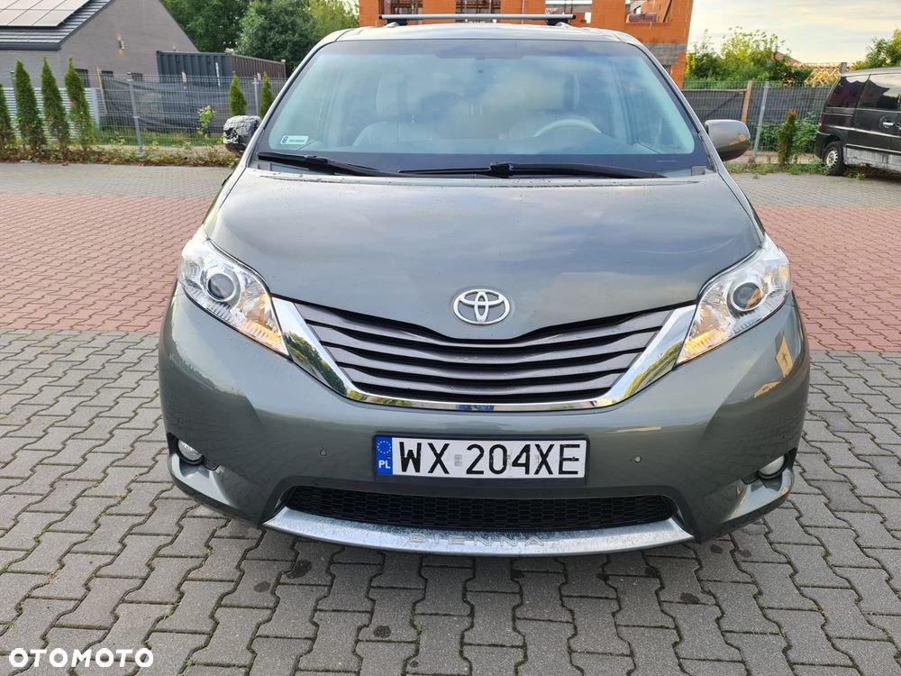 Toyota Sienna - 16