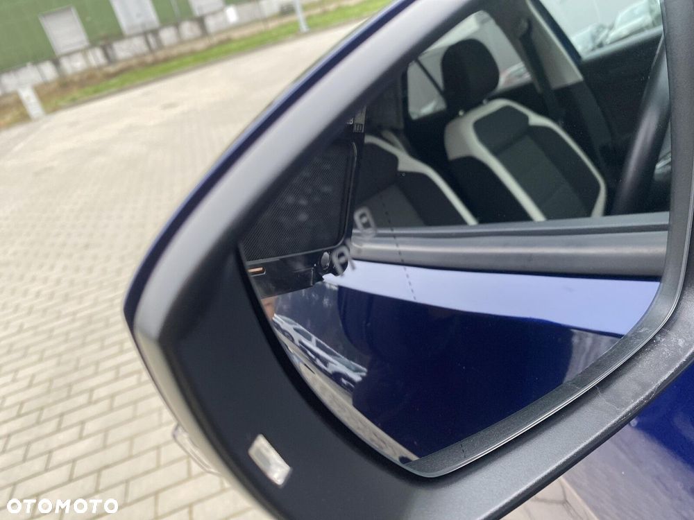 Volkswagen T-Roc - 16