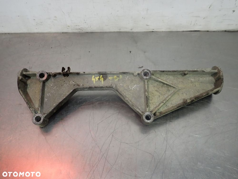 ŁAPA MOCOWANIE DYFRA VOLKSWAGEN GOLF IV - 2