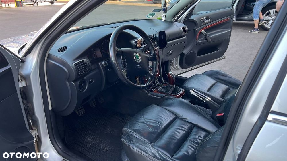 Skoda Superb 2.8 V6 Elegance - 11