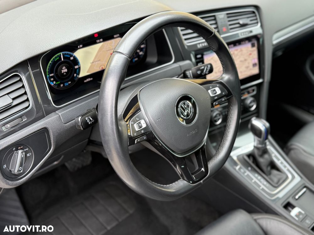 Volkswagen e-Golf - 31