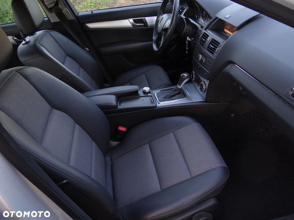 Mercedes-Benz Klasa C 180 BlueEFFICIENCY 7G-TRONIC Avantgarde - 23