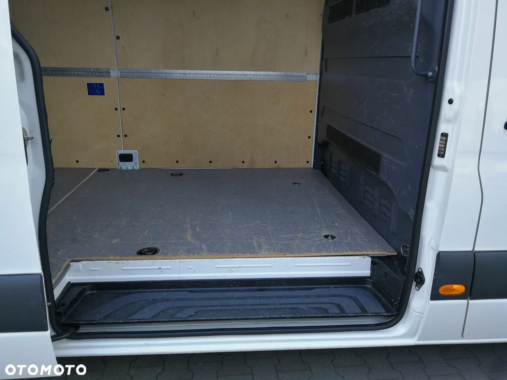 Mercedes-Benz Sprinter - 12