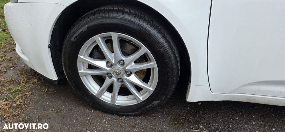 Toyota Avensis - 13