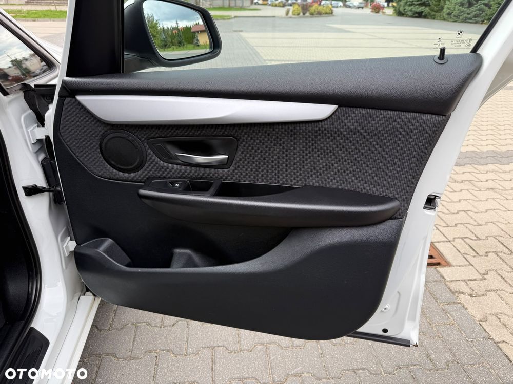 BMW Seria 2 216d - 23