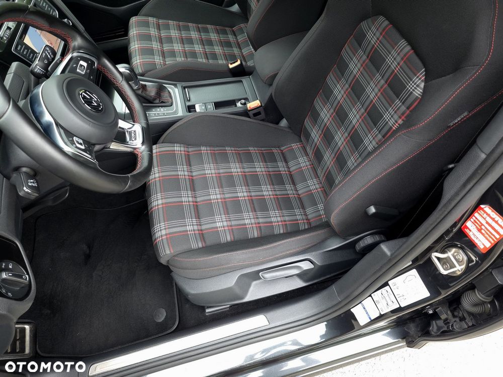 Volkswagen Golf - 14