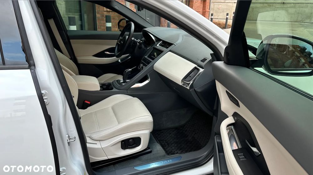 Jaguar E-Pace 2.0 i4P AWD SE - 11