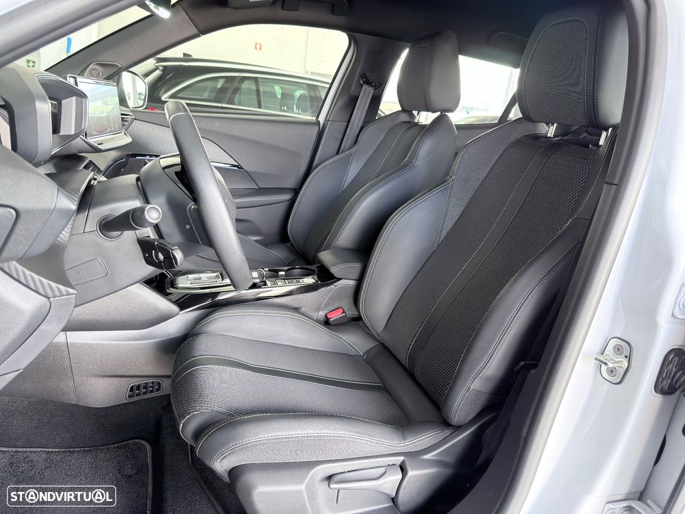 Peugeot e-2008 156 GT Exclusive - 24