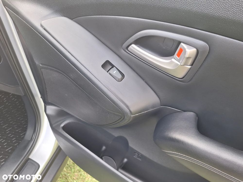 Hyundai ix35 1.7 CRDi 2WD blue Finale Silver - 29