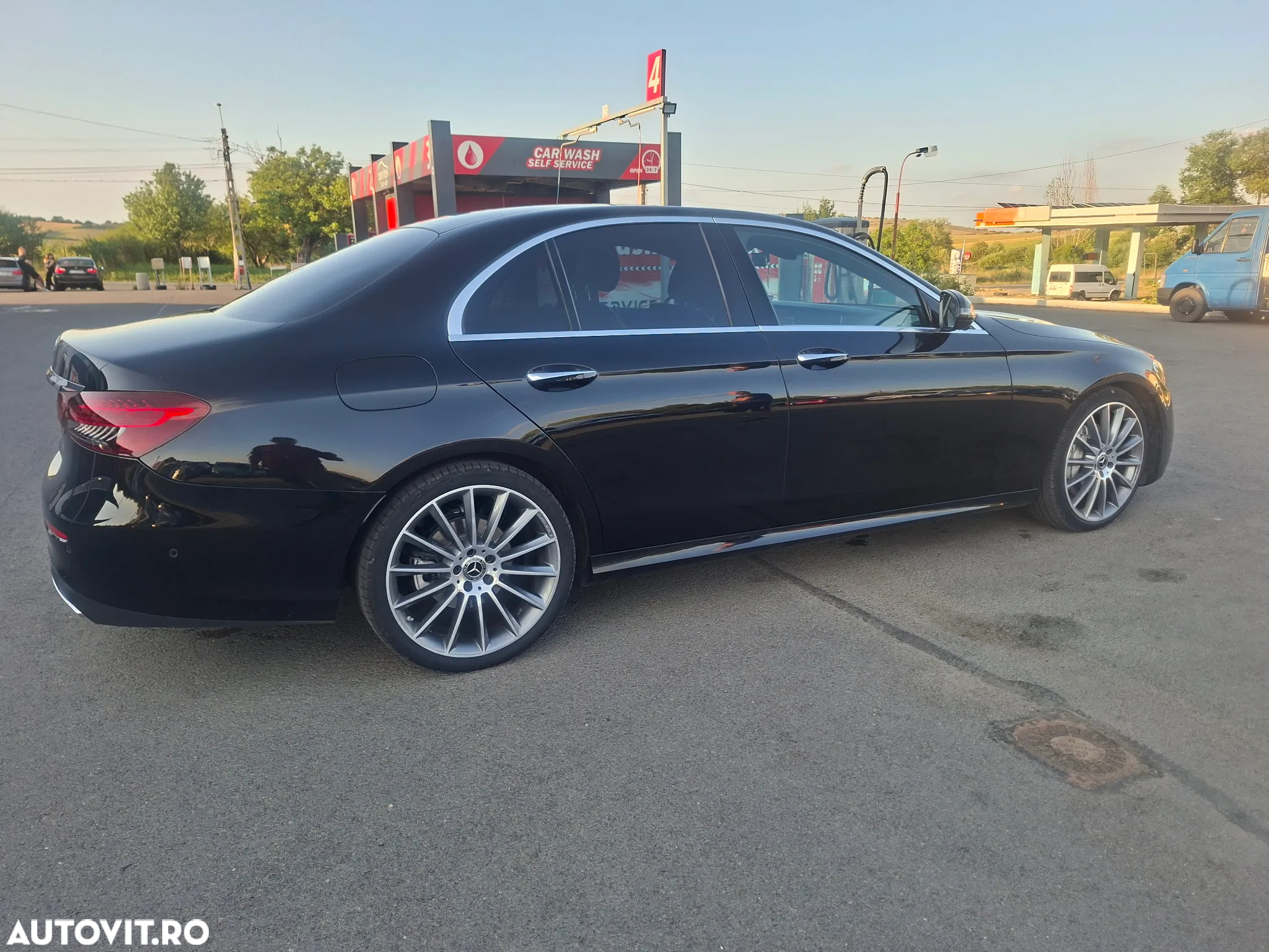 Mercedes-Benz E 220 d T 9G-TRONIC AMG Line - 12