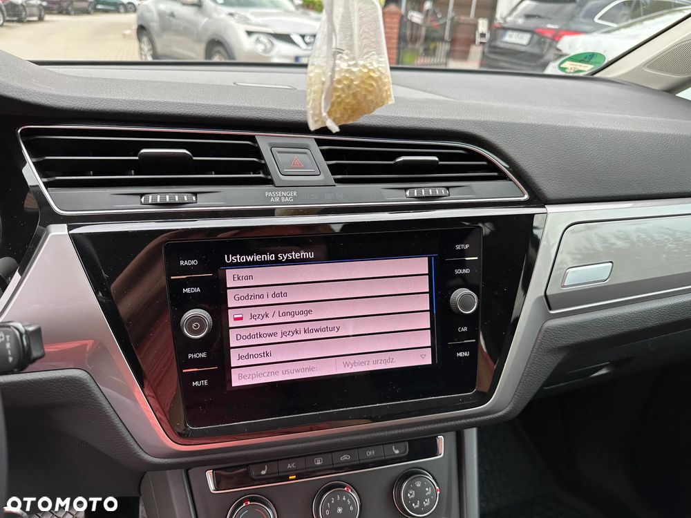 Volkswagen Touran - 12
