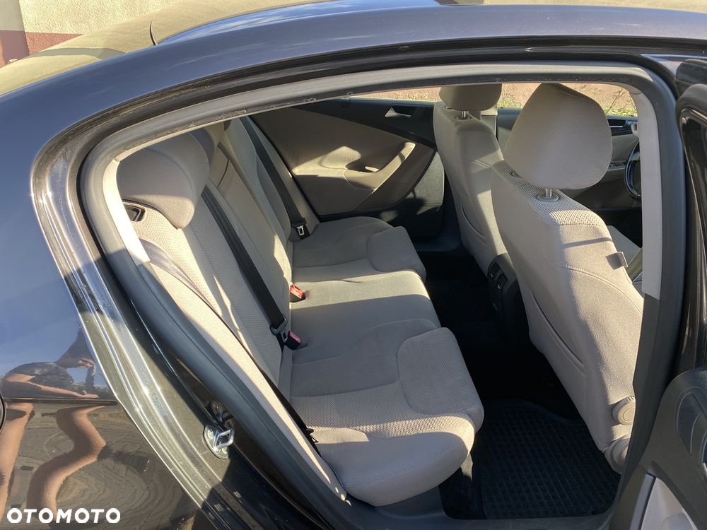 Volkswagen Passat 2.0 TDI Comfortline DSG - 10