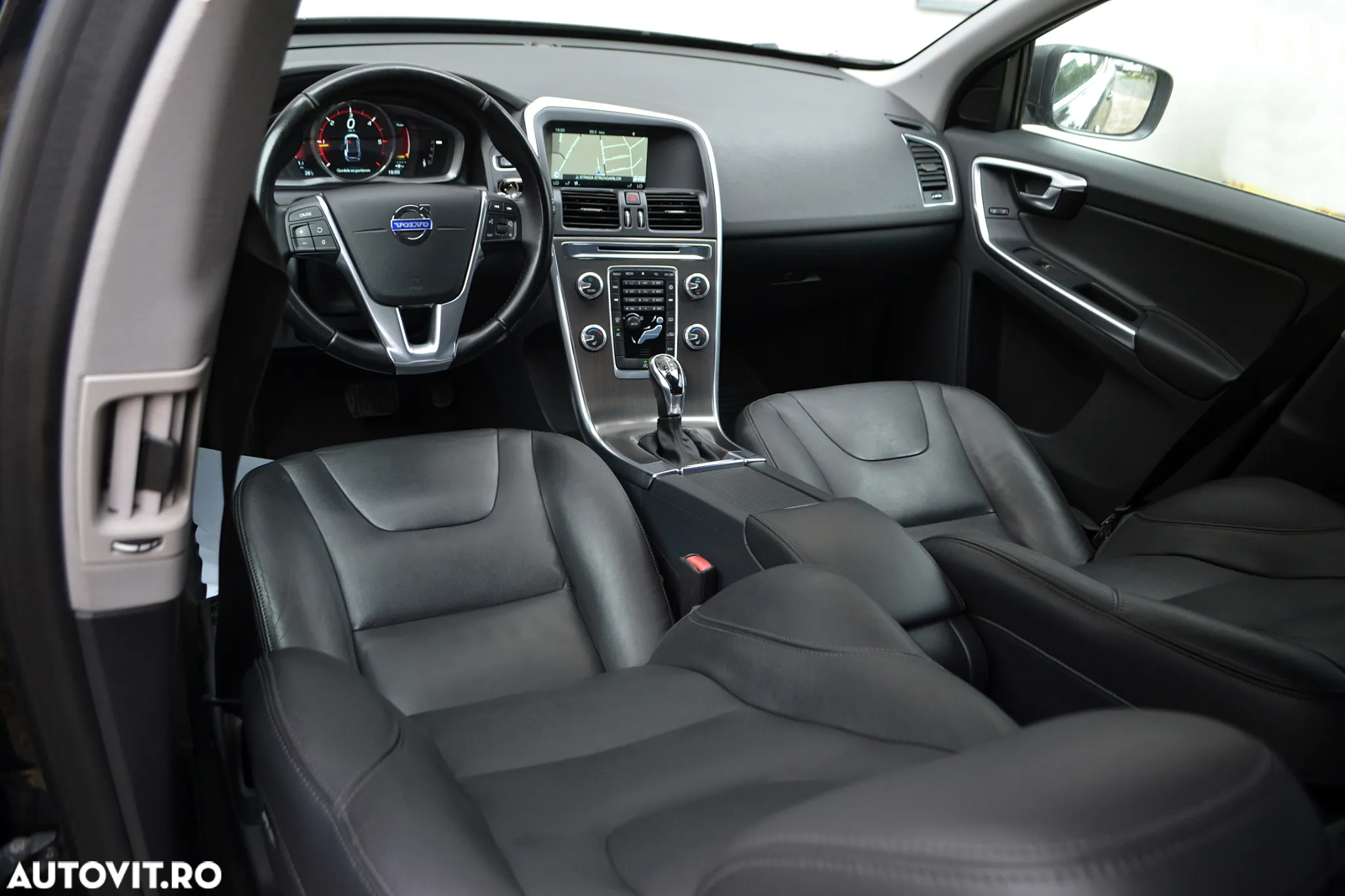 Volvo XC 60 D5 AWD Geartronic Summum - 3