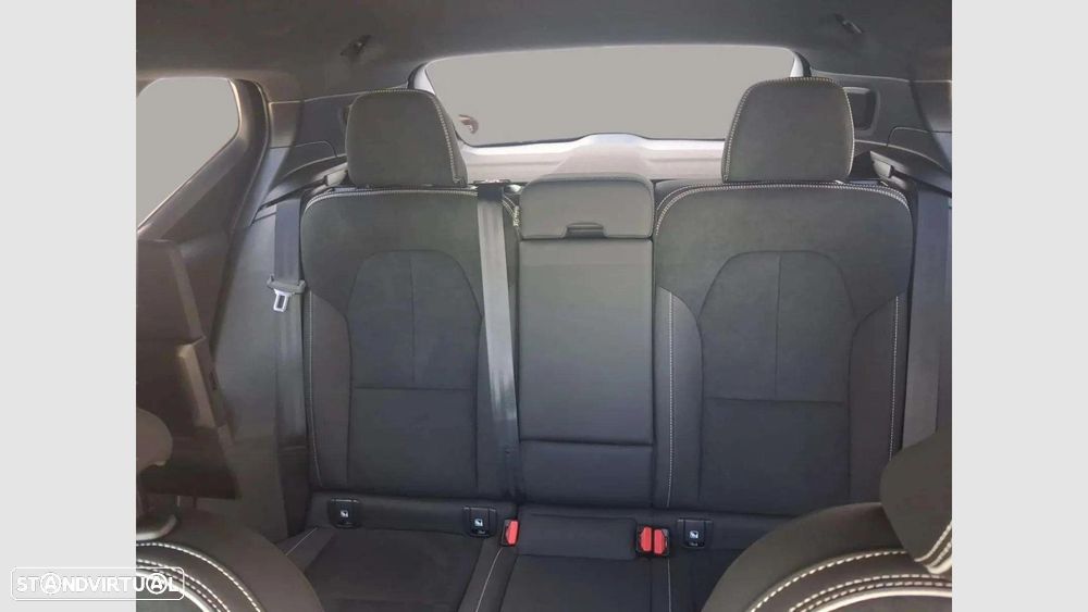 Volvo XC 40 2.0 B3 Plus Dark - 30