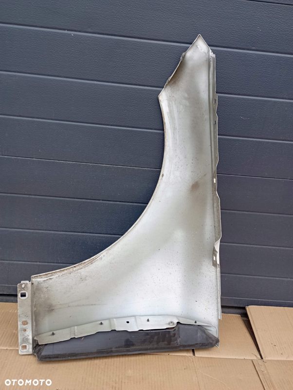 MERCEDES W204 BŁOTNIK PRAWY PRZÓD PRZEDNI - 3