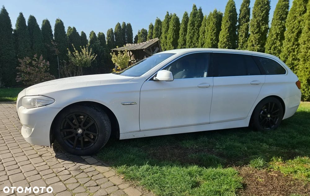 BMW 5 Series 2011 photo 3