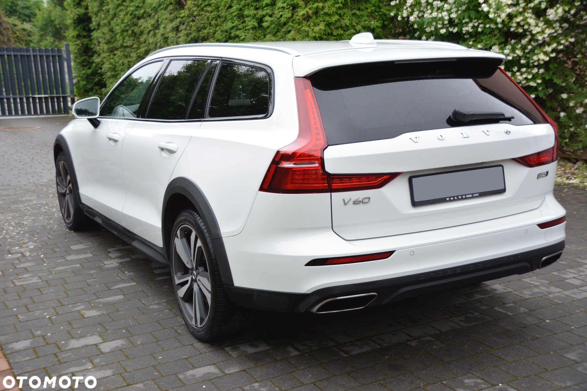 Volvo V60 B5 B R-Design - 6