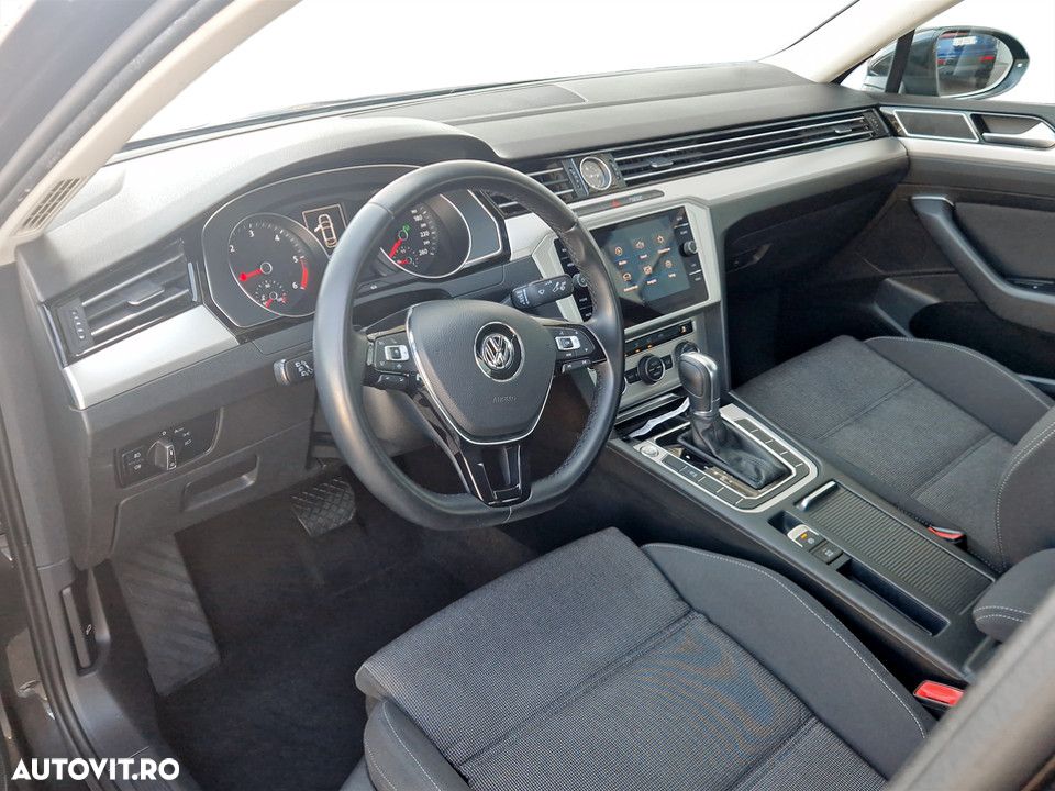 Volkswagen Passat 2.0 TDI DSG Comfortline - 18