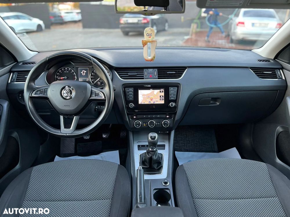 Skoda Octavia Combi 1.6 TDI Premium Edition - 6