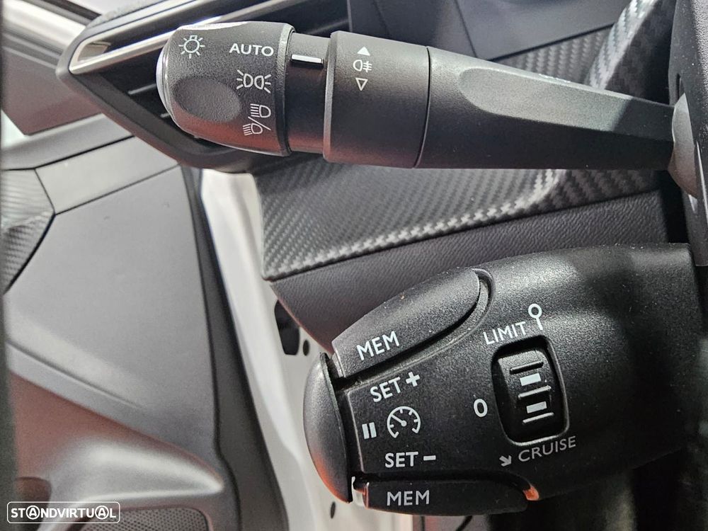 Peugeot 208 - 18