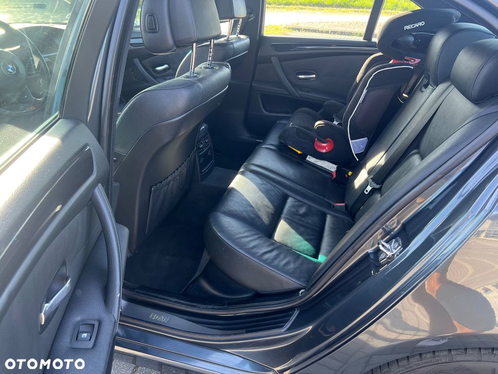BMW Seria 5 525d - 15