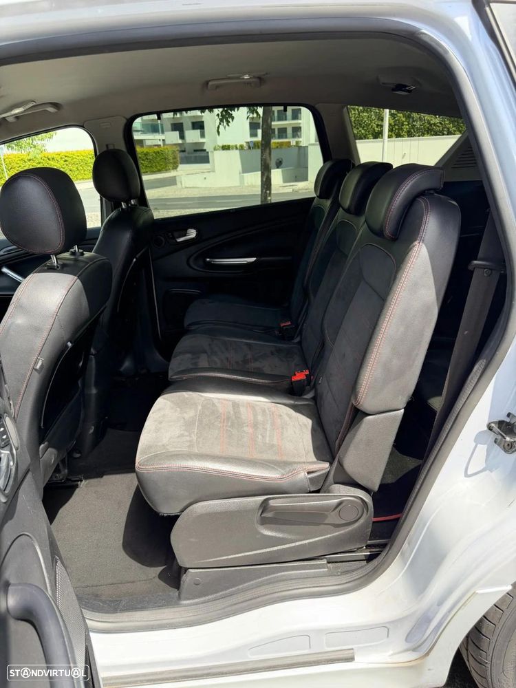 Ford S-Max - 14