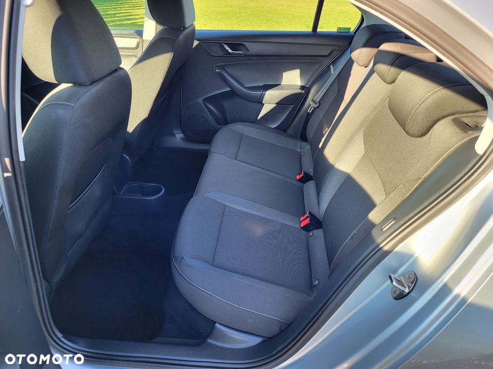 Skoda RAPID Spb 1.6 TDI DPF Ambition Max - 23