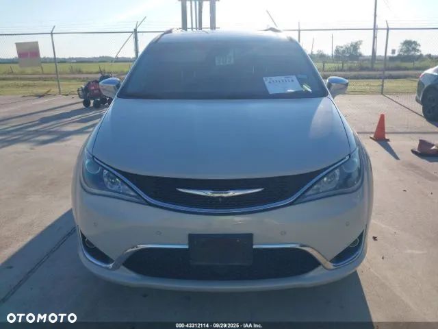 Chrysler Pacifica - 10