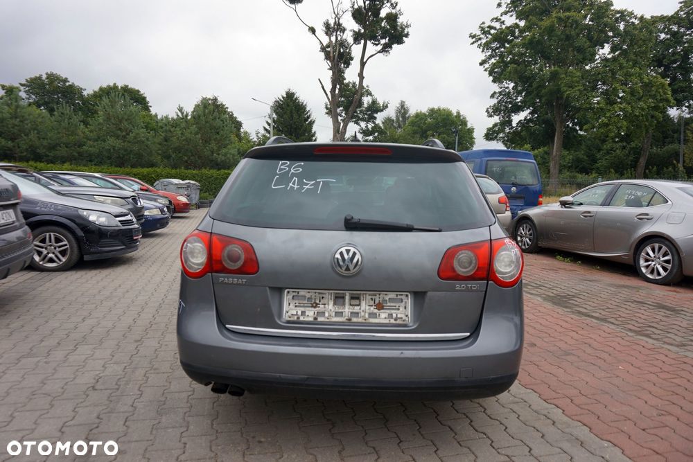 VOLKSWAGEN PASSAT B6 KOMBI 2005 LA7T 2.0 TDI BKP 140KM HQL SZARY na części - 4