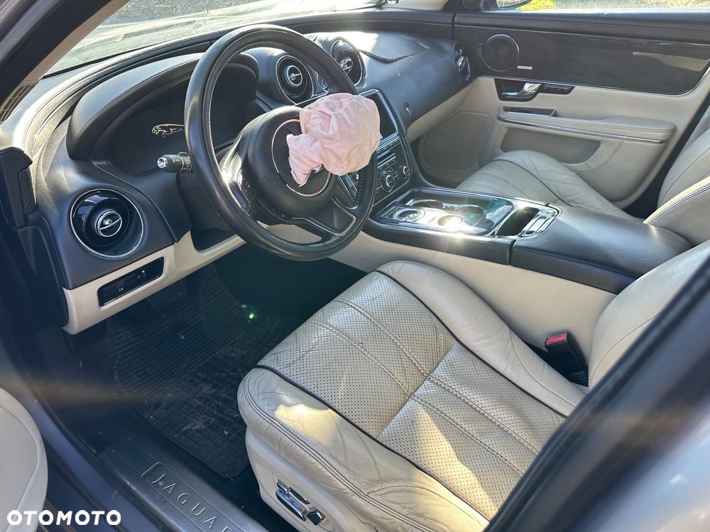 Jaguar XJ 3.0 D V6 LWB Premium Luxury - 6