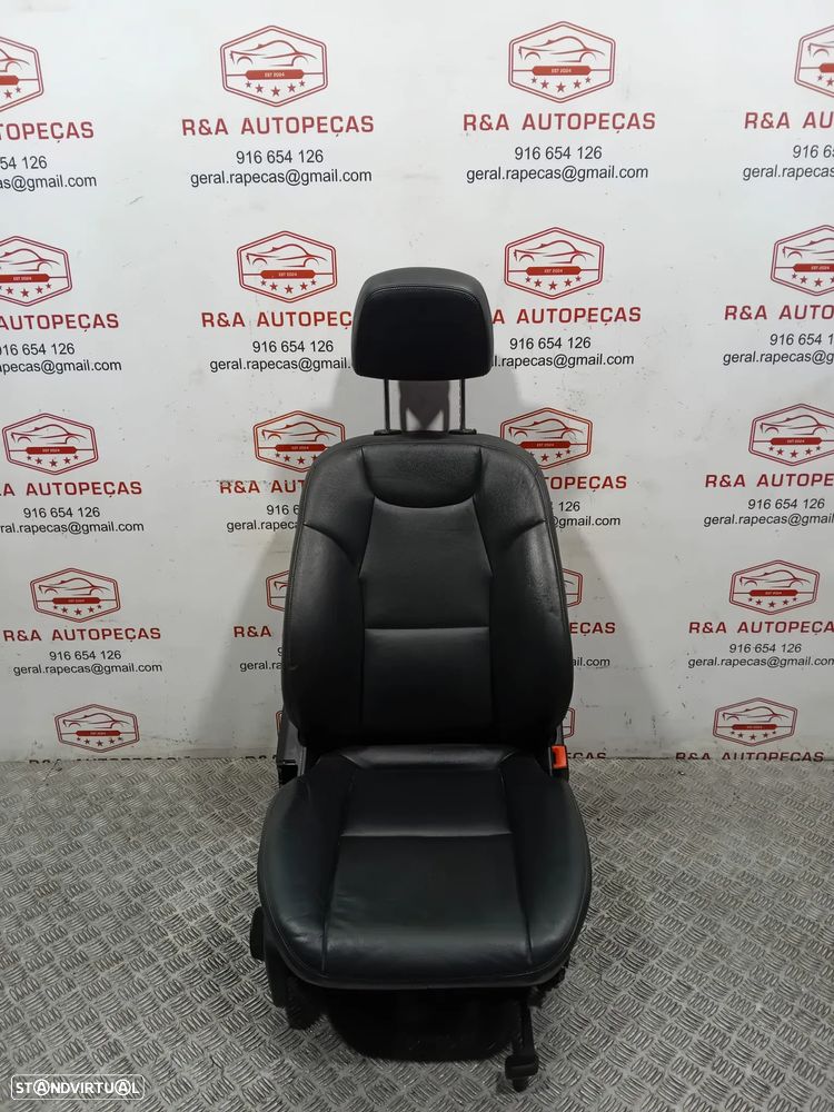 Bancos Frente Frontal Mercedes Class C W204 Imaculados em Pele Original - 4