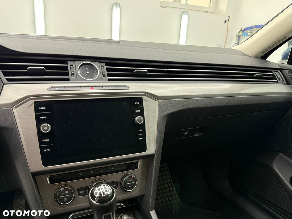 Volkswagen Passat 2.0 TDI BMT Comfortline - 26