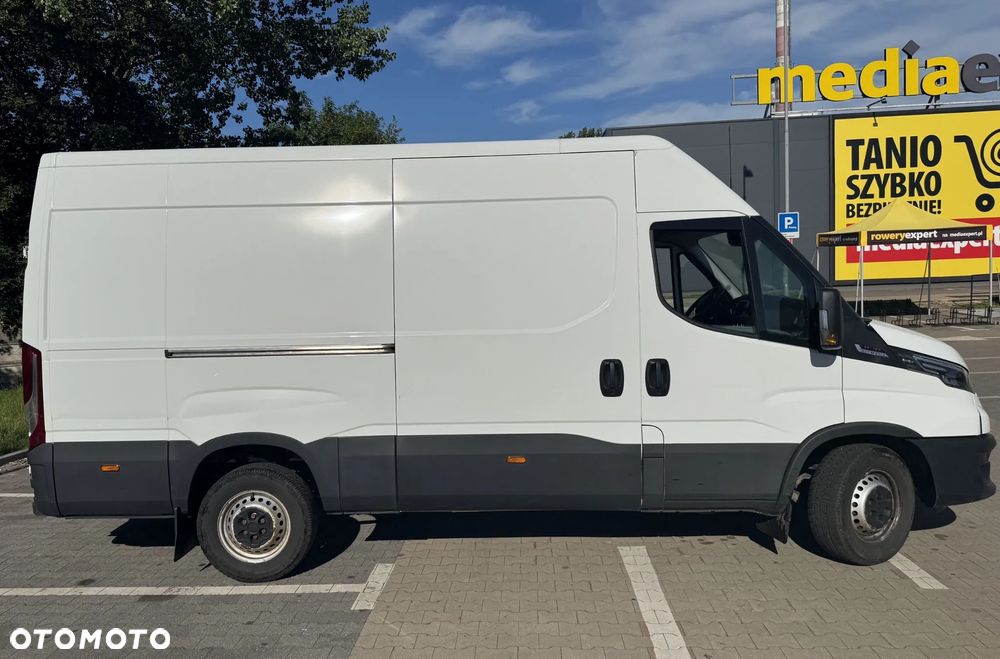 Iveco 3.0 Daily 35S18 hak CarPlay 12m3 średni LED Hi-Matic - 13
