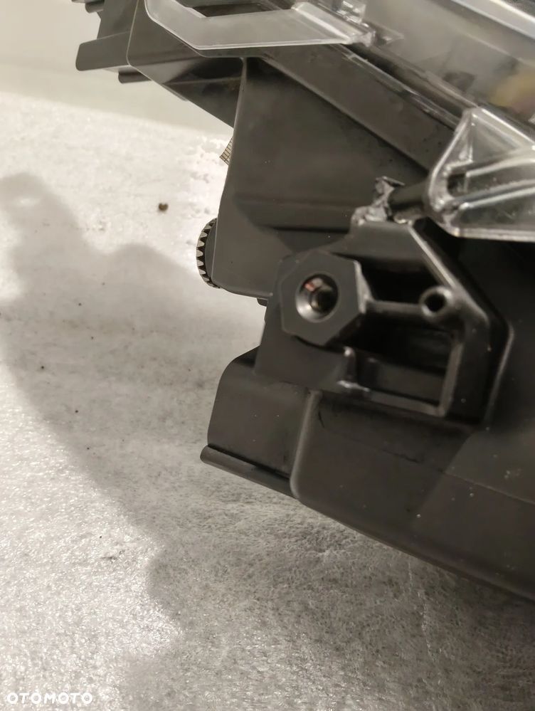 Toyota Yaris Cross FULL LED 1 SOCZEWKA PRZÓD STRONA PRAWA 0D-310 - 5