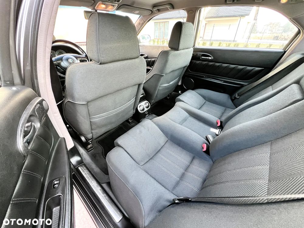 Alfa Romeo 166 - 8
