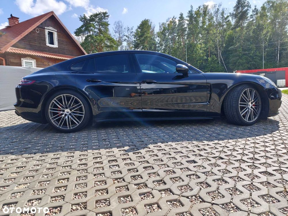 Porsche Panamera - 4