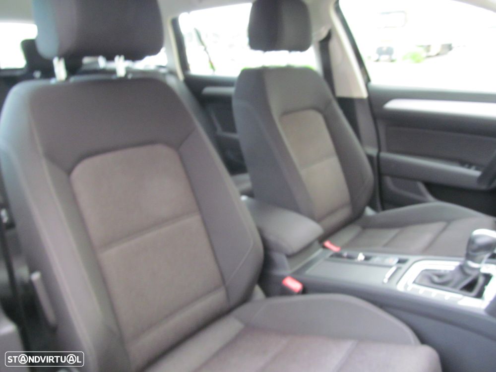 VW Passat Variant 1.6 TDI Confortline DSG - 9