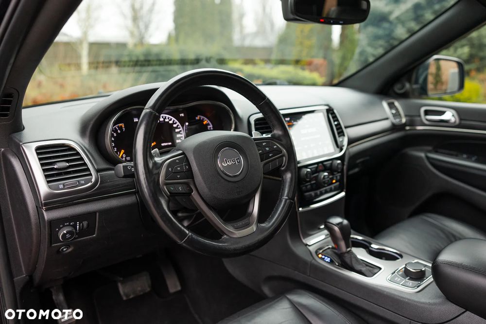 Jeep Grand Cherokee - 17