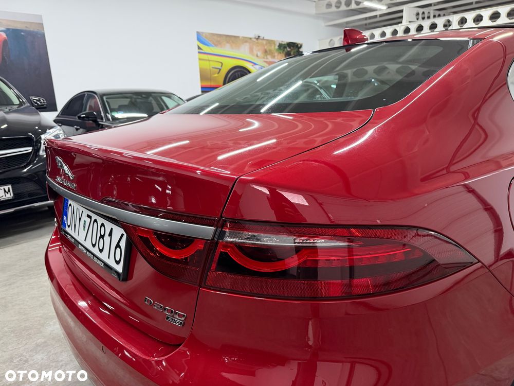 Jaguar XF 2.0 D200 mHEV AWD R-Dynamic SE - 16