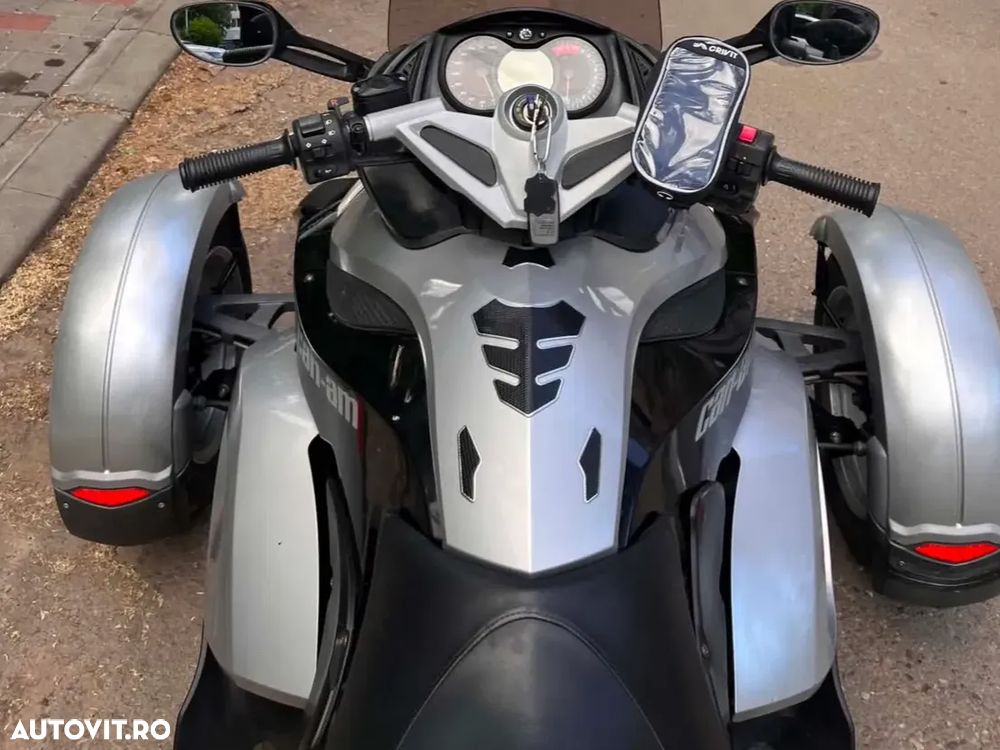 Can-Am Spyder - 2