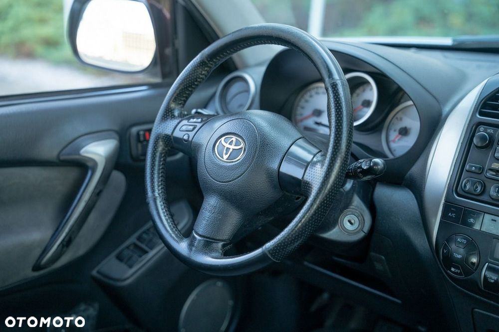 Toyota RAV4 4x4 Edition - 28