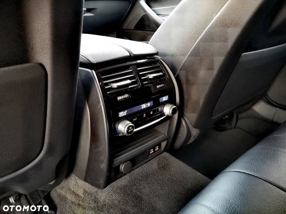 BMW Seria 5 520d Sport Line - 19