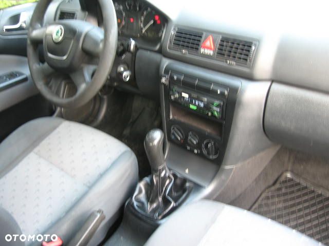 Skoda Octavia 1.6 Ambiente - 17