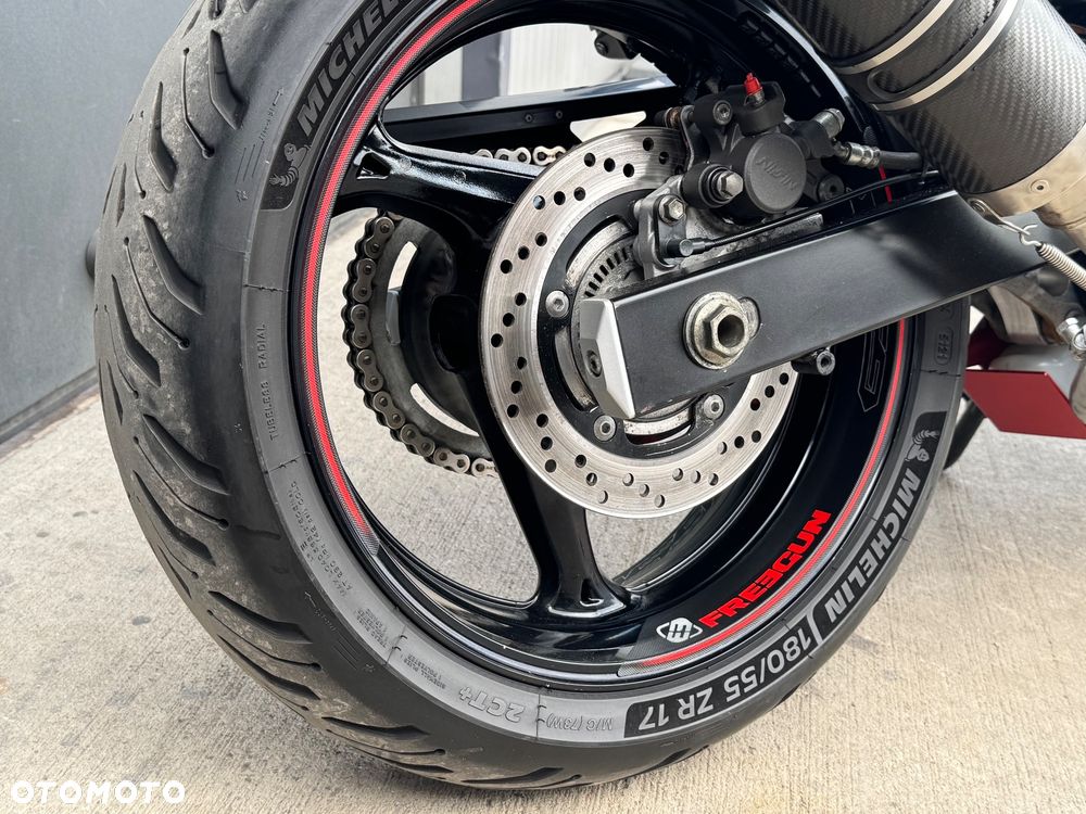 Suzuki GSR - 20